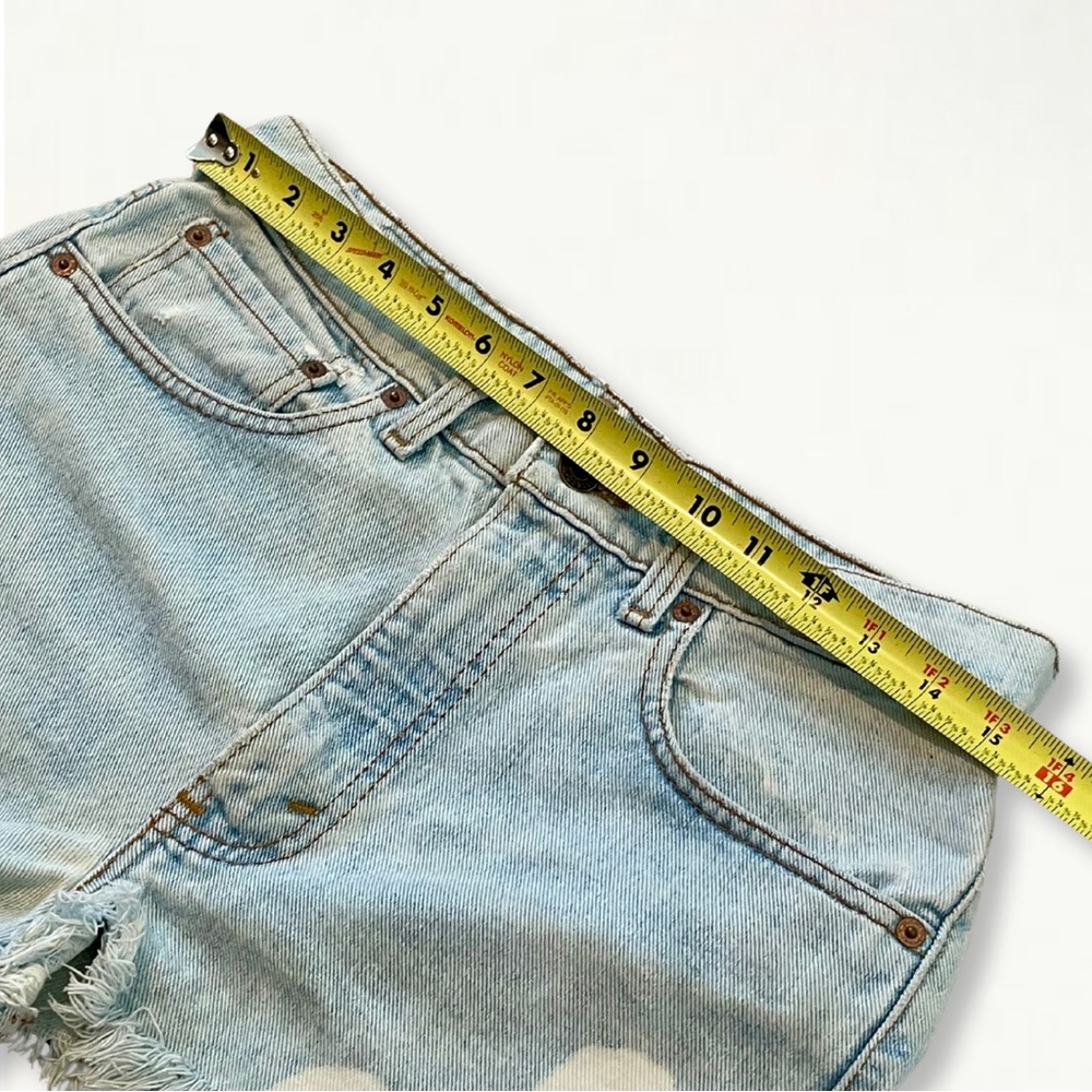 SOLD Vintage 90s Levi’s 501 Cut-Off Jean Shorts 1992 Raw Hem Distressed Denim - Picture 12 of 14